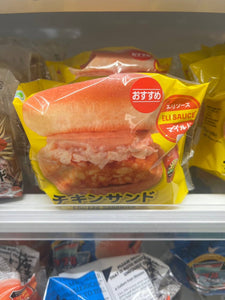 ついに！！ Eli Sauce マイルドを使用した 🍔チキンサンドが沖縄県内の FamilyMart 全店舗で発売開始しました！✨